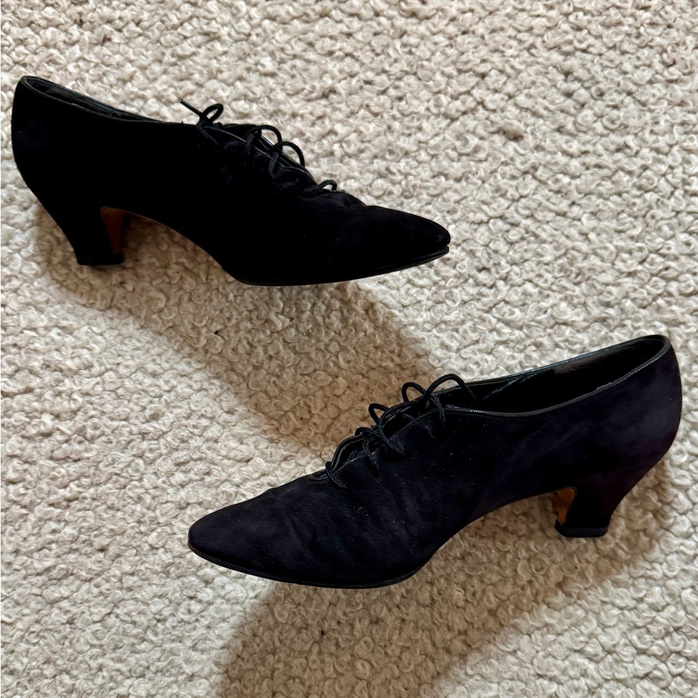Vintage Nickels lace-up suede pumps